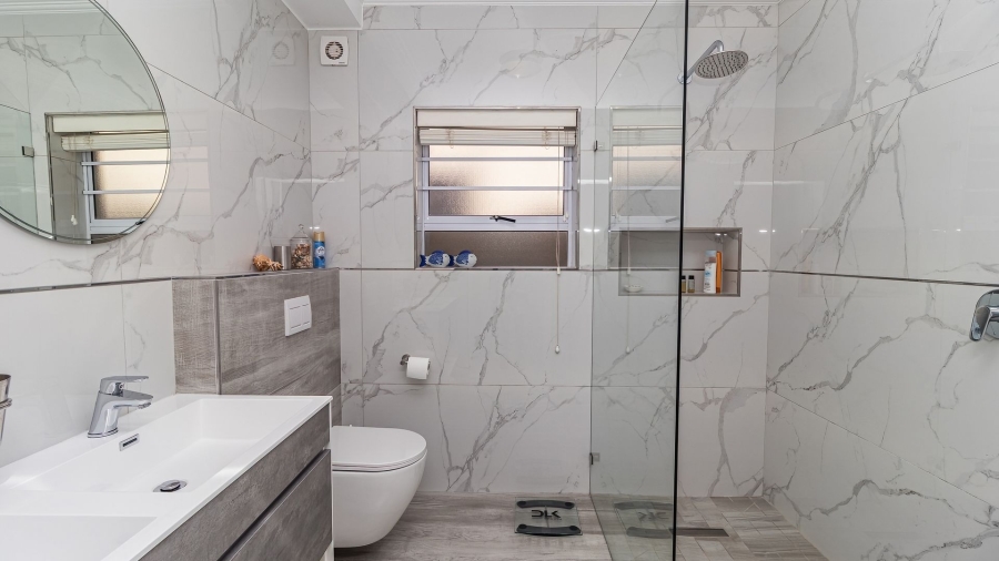 3 Bedroom Property for Sale in Bloubergstrand Western Cape